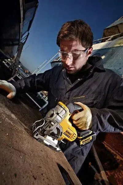 dewalt-dcs331n-accu-decoupeerzaag-18v-xr-basic-body-5035048356197-mastertools_nl-3.webp